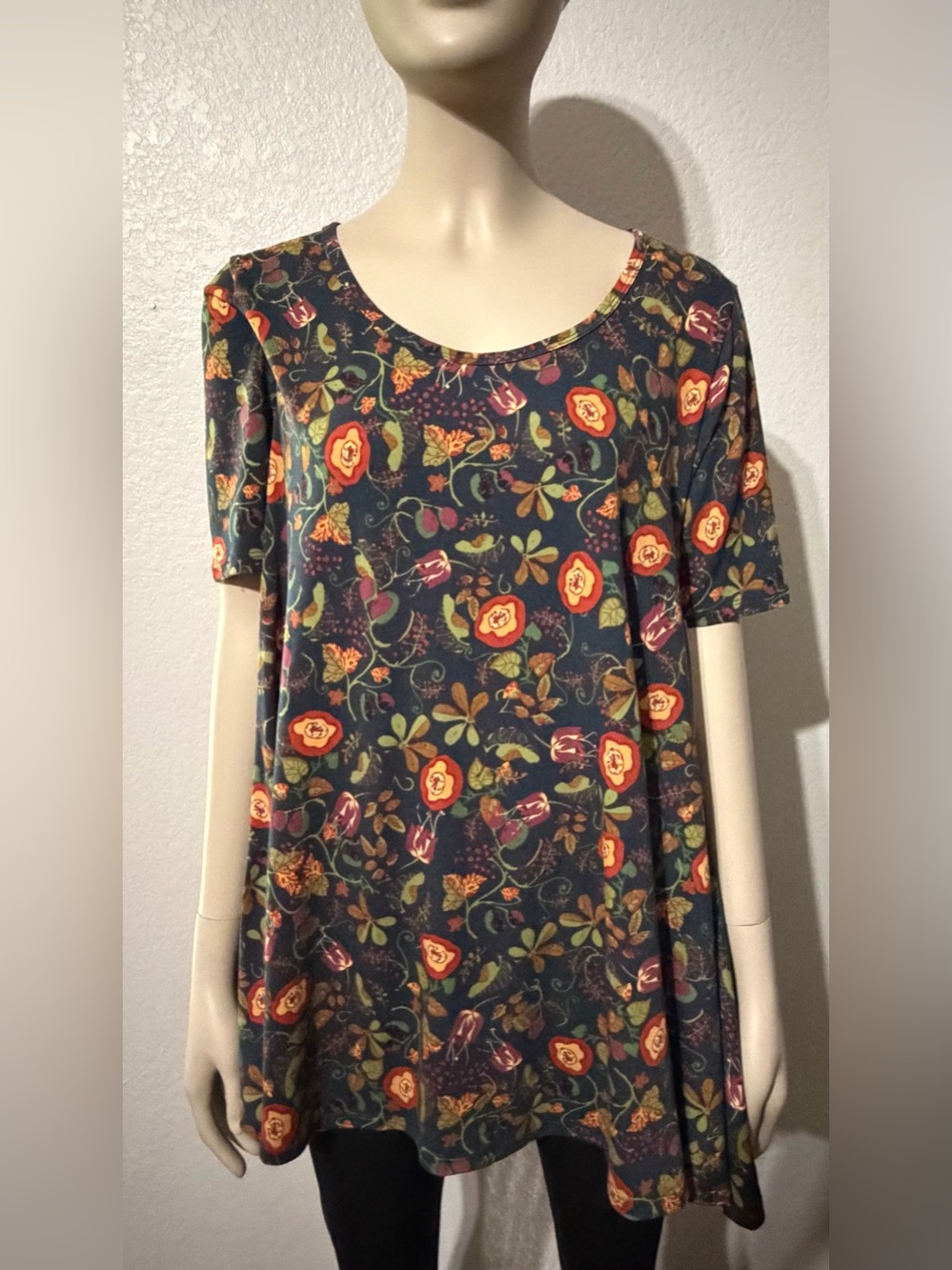 OVERSIZED SEE PICS CLOSET CLEAR OUT ON ALL LULAROE MAKE AN OFFER BUNDLE NWT XS